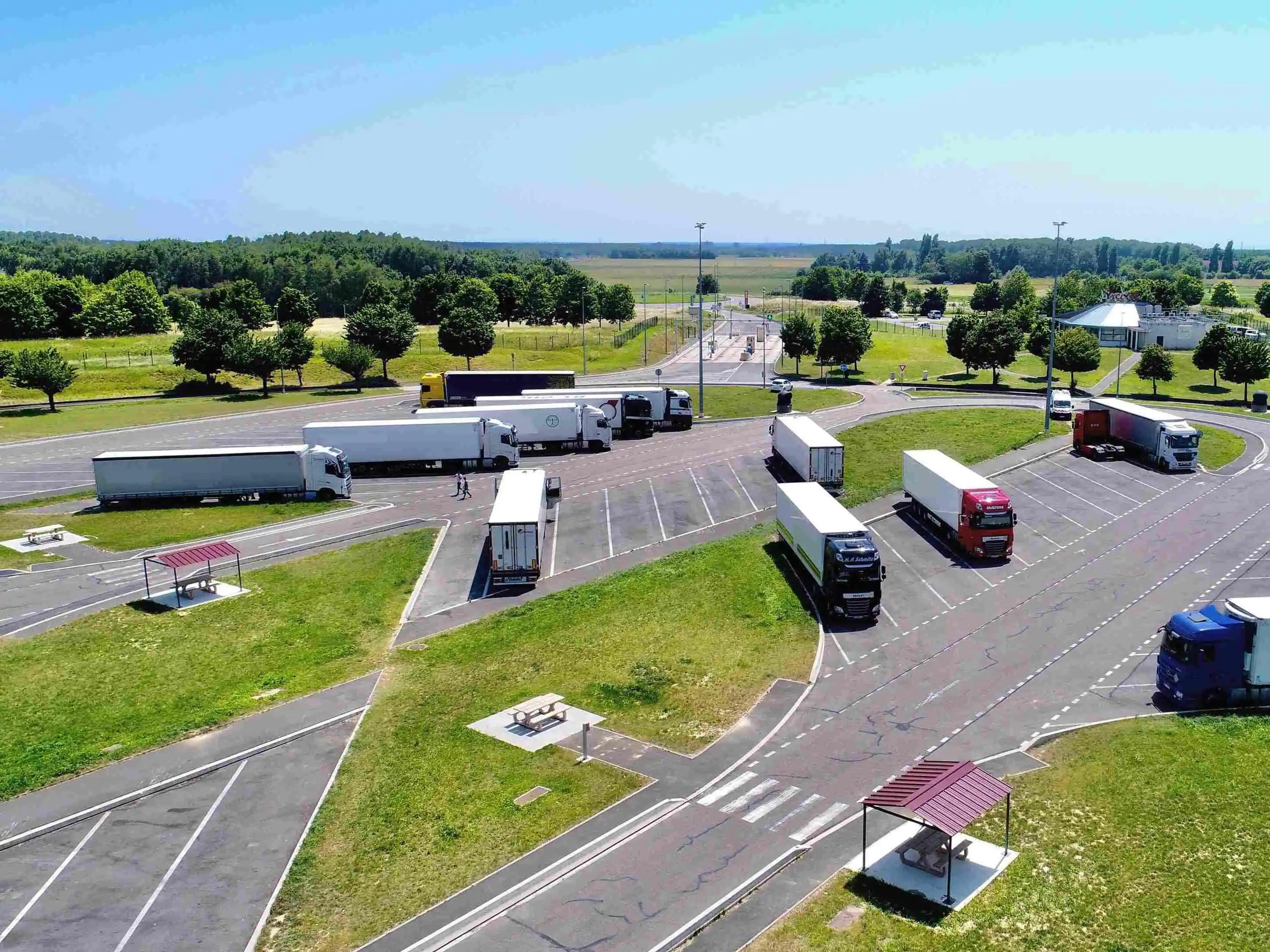 Parking poids lourds sécurisé BLS à Beaune